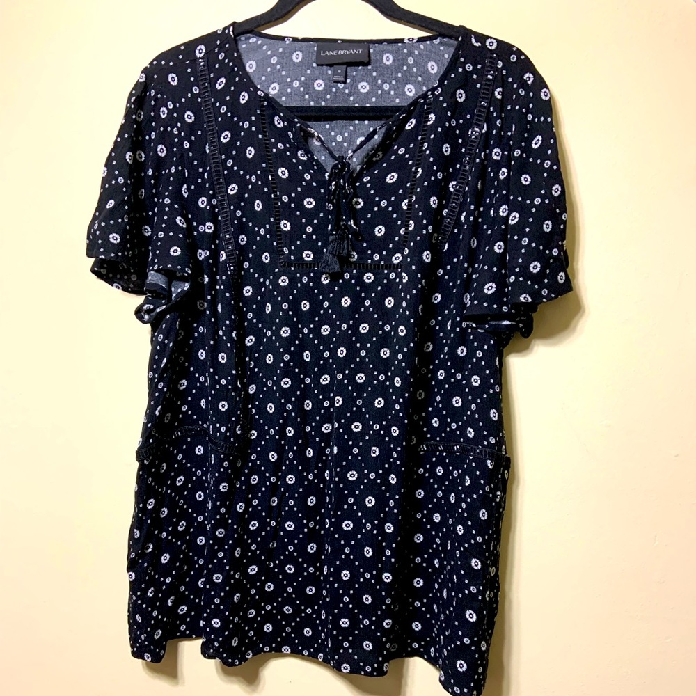 Lane Bryant blk snd white top